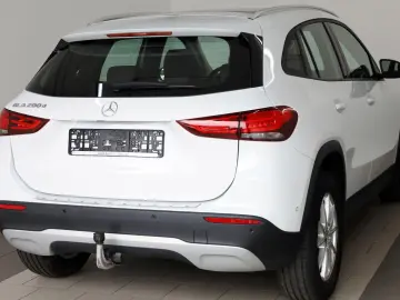 GLA 200 d T.Leder Navi Kamera ACC Panorama AHK