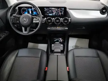 GLA 200 d T.Leder Navi Kamera ACC Panorama AHK