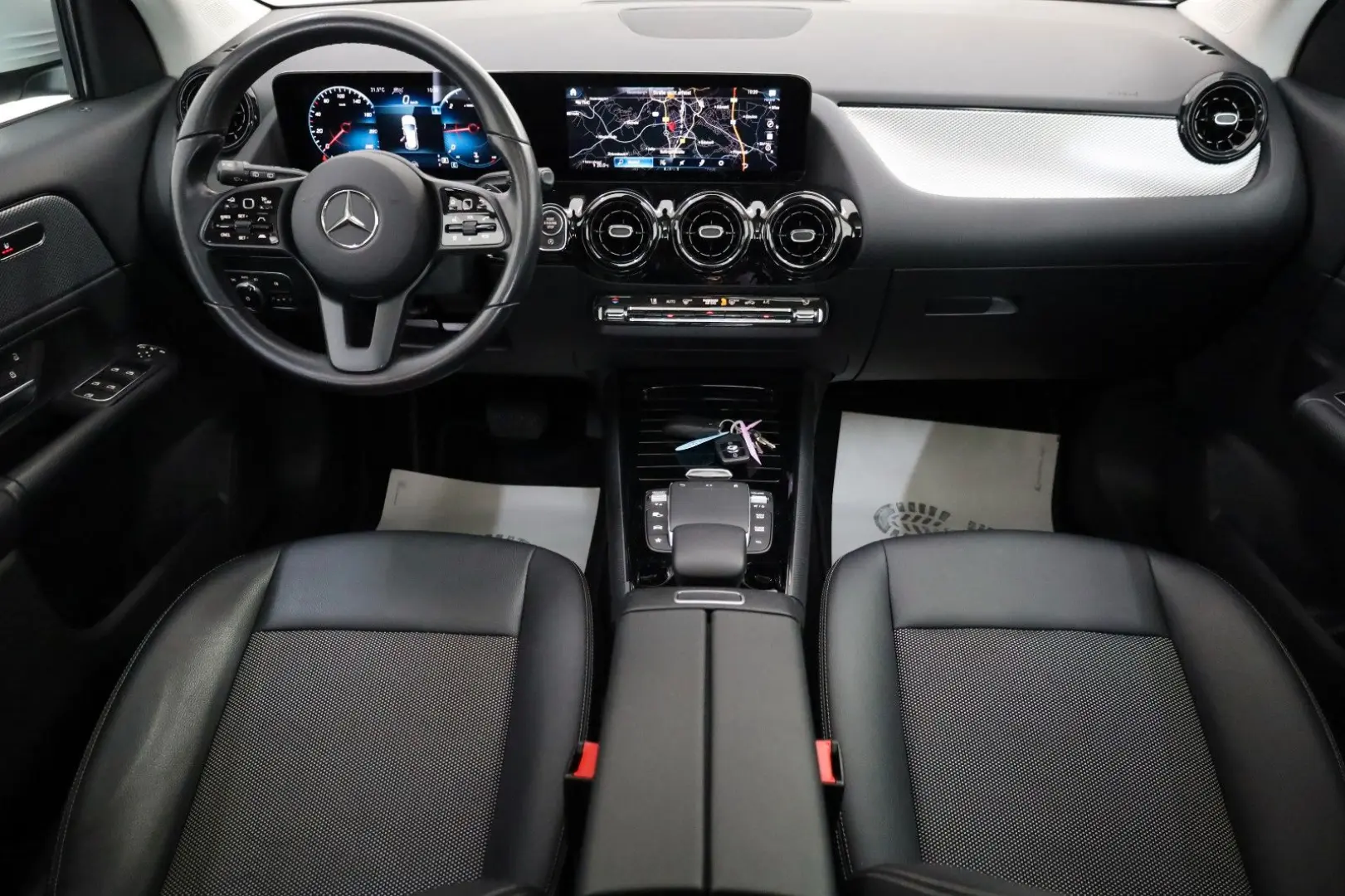 GLA 200 d T.Leder Navi Kamera ACC Panorama AHK