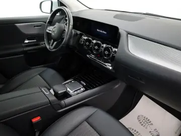 GLA 200 d T.Leder Navi Kamera ACC Panorama AHK