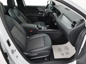 GLA 200 d T.Leder Navi Kamera ACC Panorama AHK