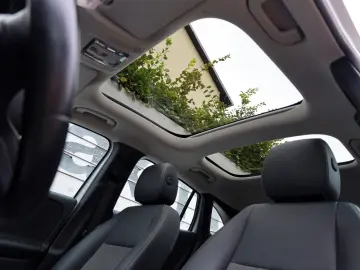 GLA 200 d T.Leder Navi Kamera ACC Panorama AHK