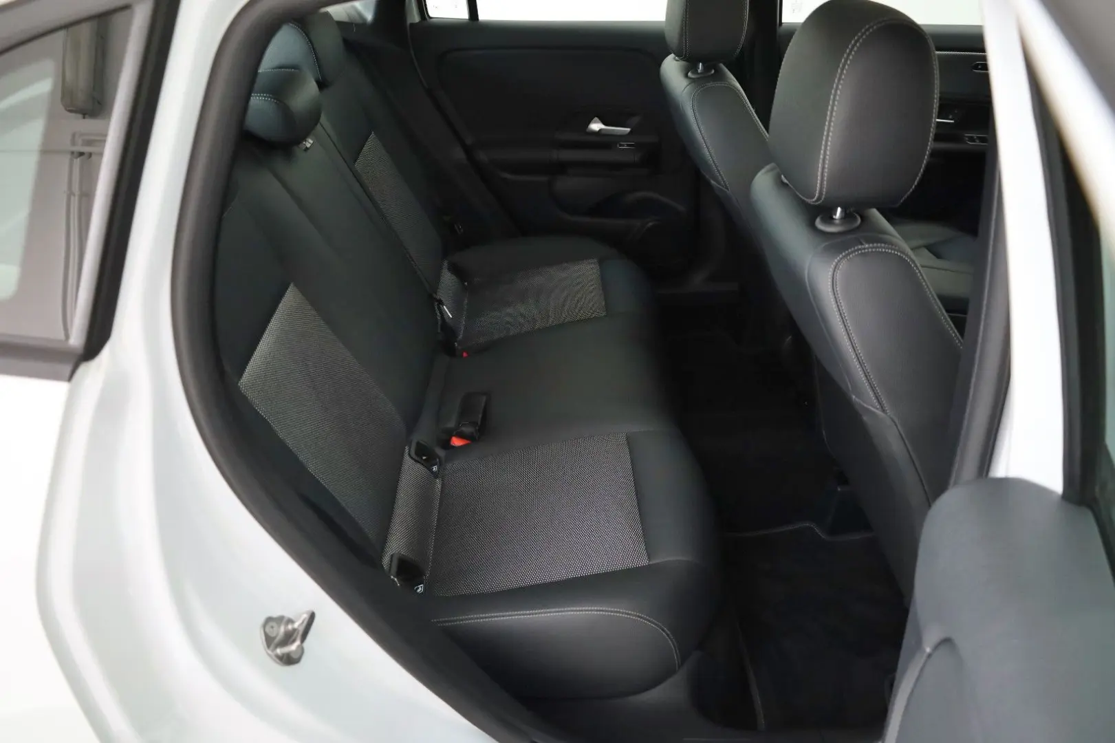 GLA 200 d T.Leder Navi Kamera ACC Panorama AHK