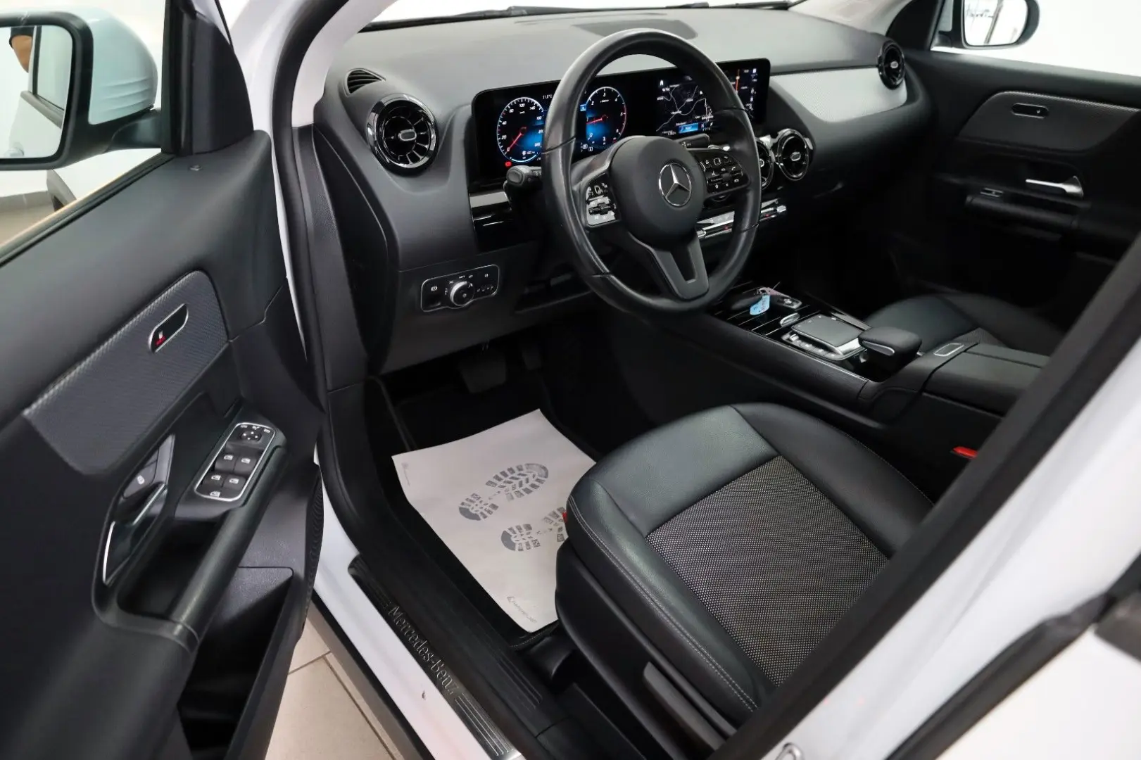 GLA 200 d T.Leder Navi Kamera ACC Panorama AHK