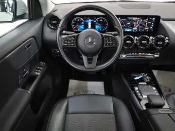 GLA 200 d T.Leder Navi Kamera ACC Panorama AHK