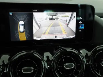 GLA 200 d T.Leder Navi Kamera ACC Panorama AHK