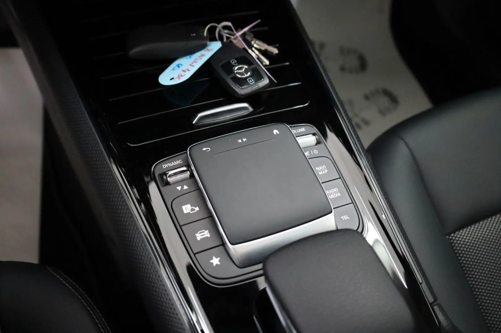 GLA 200 d T.Leder Navi Kamera ACC Panorama AHK