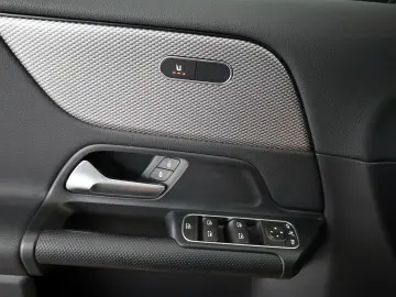 GLA 200 d T.Leder Navi Kamera ACC Panorama AHK