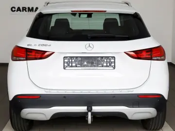 GLA 200 d T.Leder Navi Kamera ACC Panorama AHK