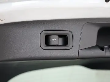 GLA 200 d T.Leder Navi Kamera ACC Panorama AHK