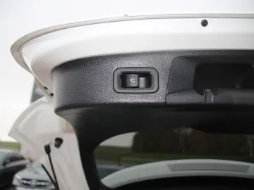 GLA 200 LED MBUX-Widescreen Spurhalte Pano AHK