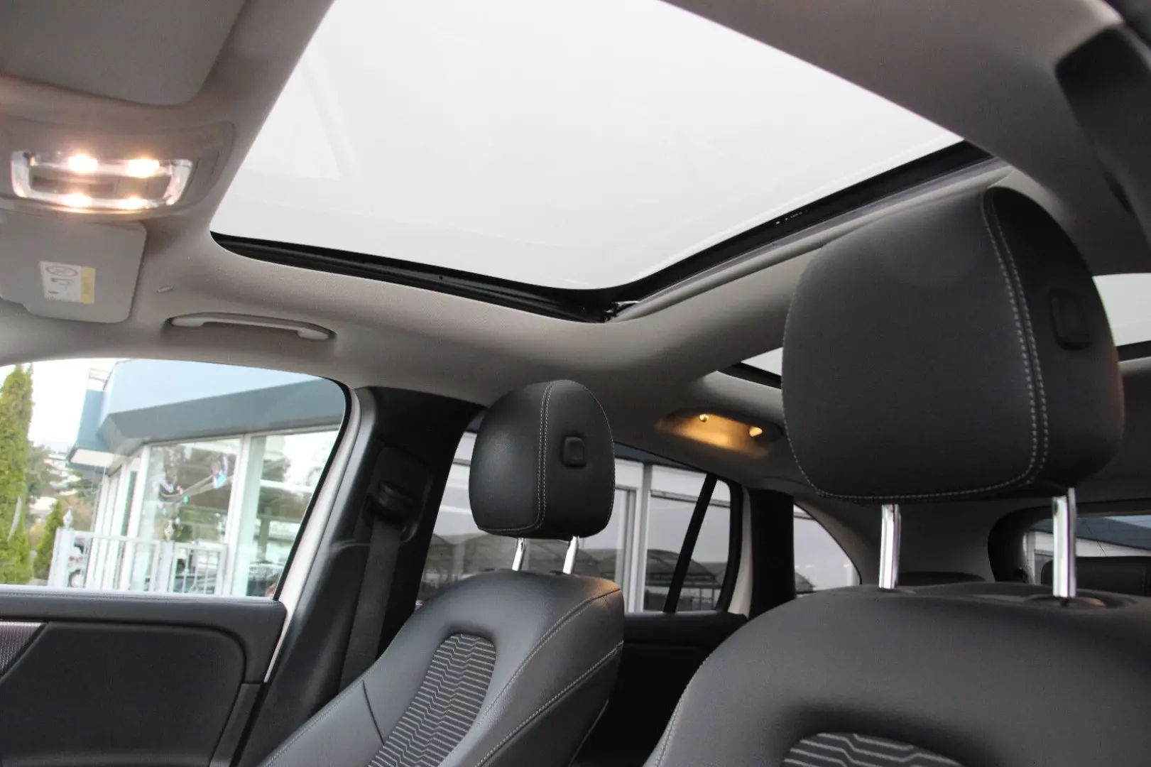 GLA 200 LED MBUX-Widescreen Spurhalte Pano AHK