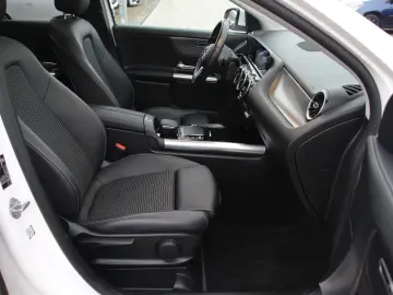 GLA 200 LED MBUX-Widescreen Spurhalte Pano AHK