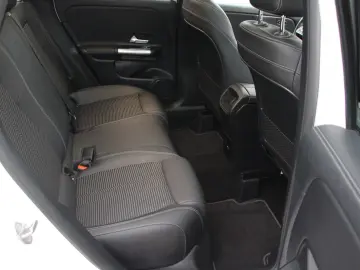 GLA 200 LED MBUX-Widescreen Spurhalte Pano AHK