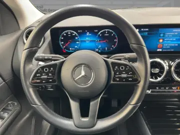 GLA 180 d STYLE AUTOMATIK LED NAVI KAMERA