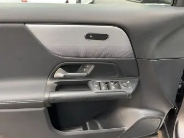 GLA 180 d STYLE AUTOMATIK LED NAVI KAMERA