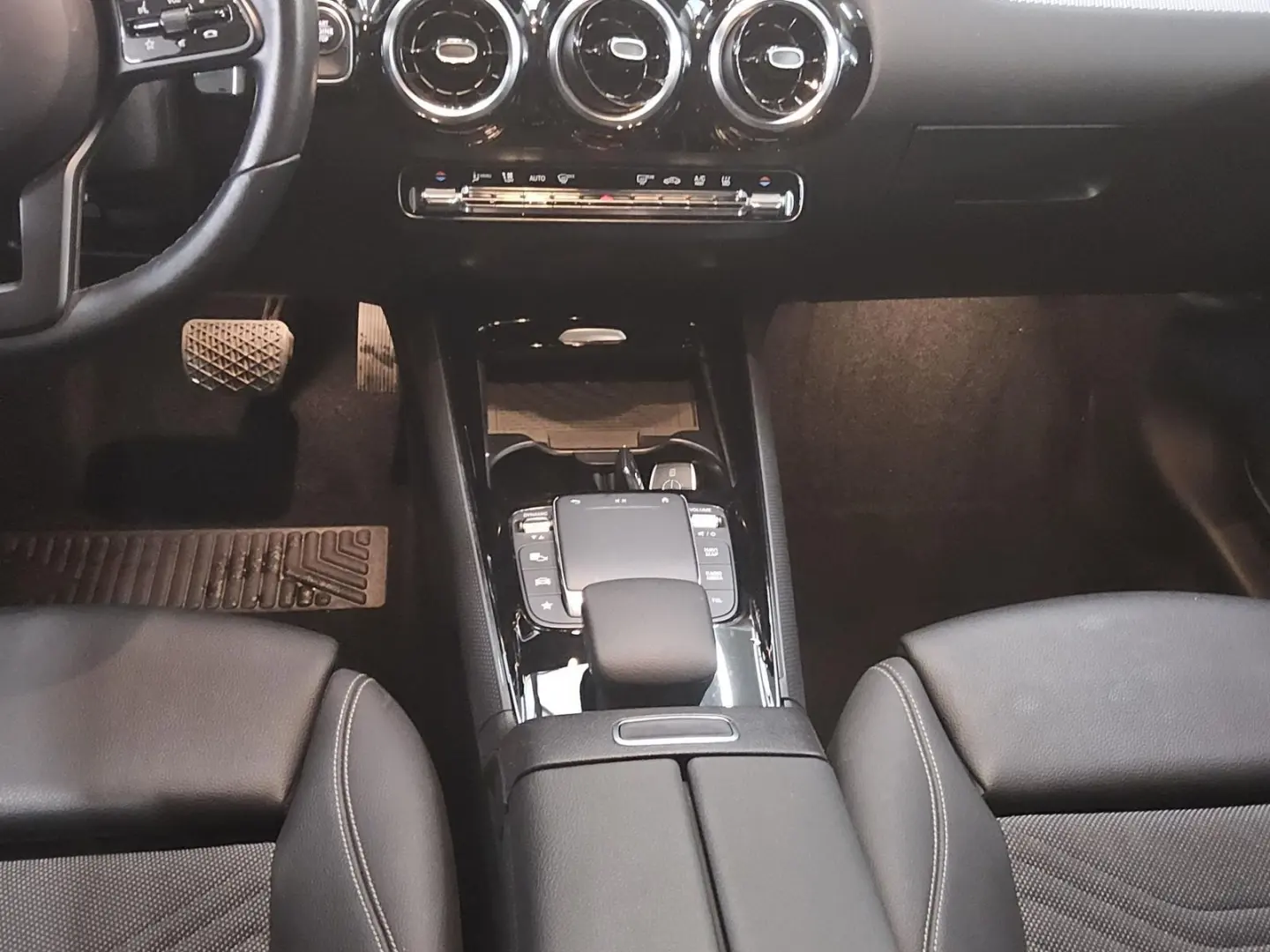 GLA 250 e Style T-Leder Navi Multibeam 360  RfK