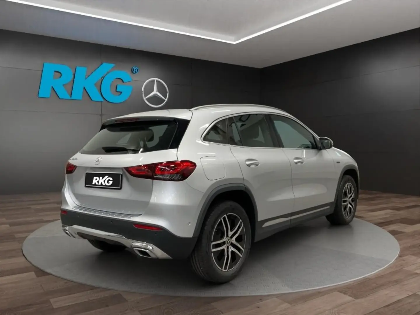 GLA 250 e PROGRESSIVE SPURPAKET PARKASSIST SHZ