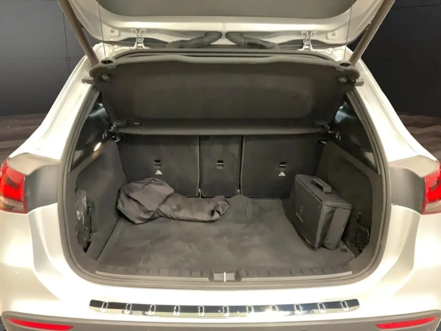 GLA 250 e PROGRESSIVE SPURPAKET PARKASSIST SHZ