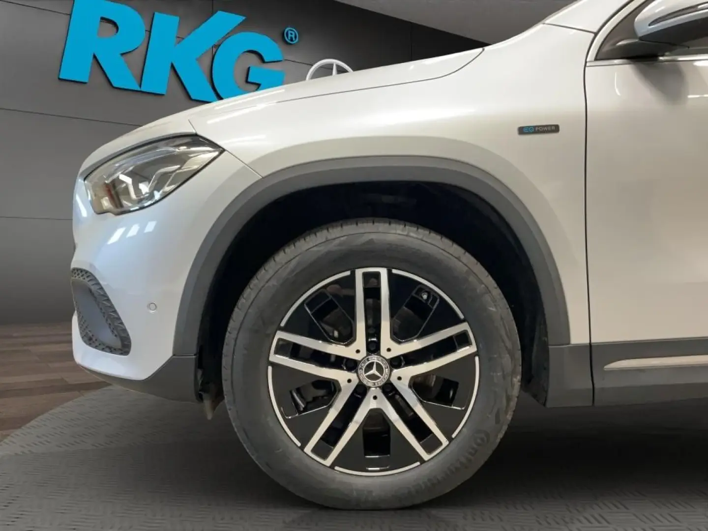 GLA 250 e PROGRESSIVE SPURPAKET PARKASSIST SHZ