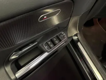 GLA 250 e  DIST KAMERA NIGHT SITZHEIZUNG