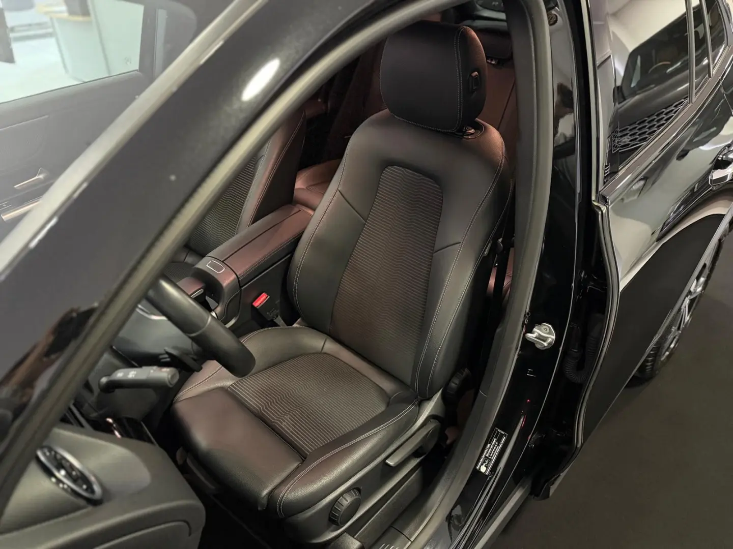 GLA 250 e  DIST KAMERA NIGHT SITZHEIZUNG