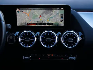 GLA 250 e PROGRESSIVE HUD ACC AHK