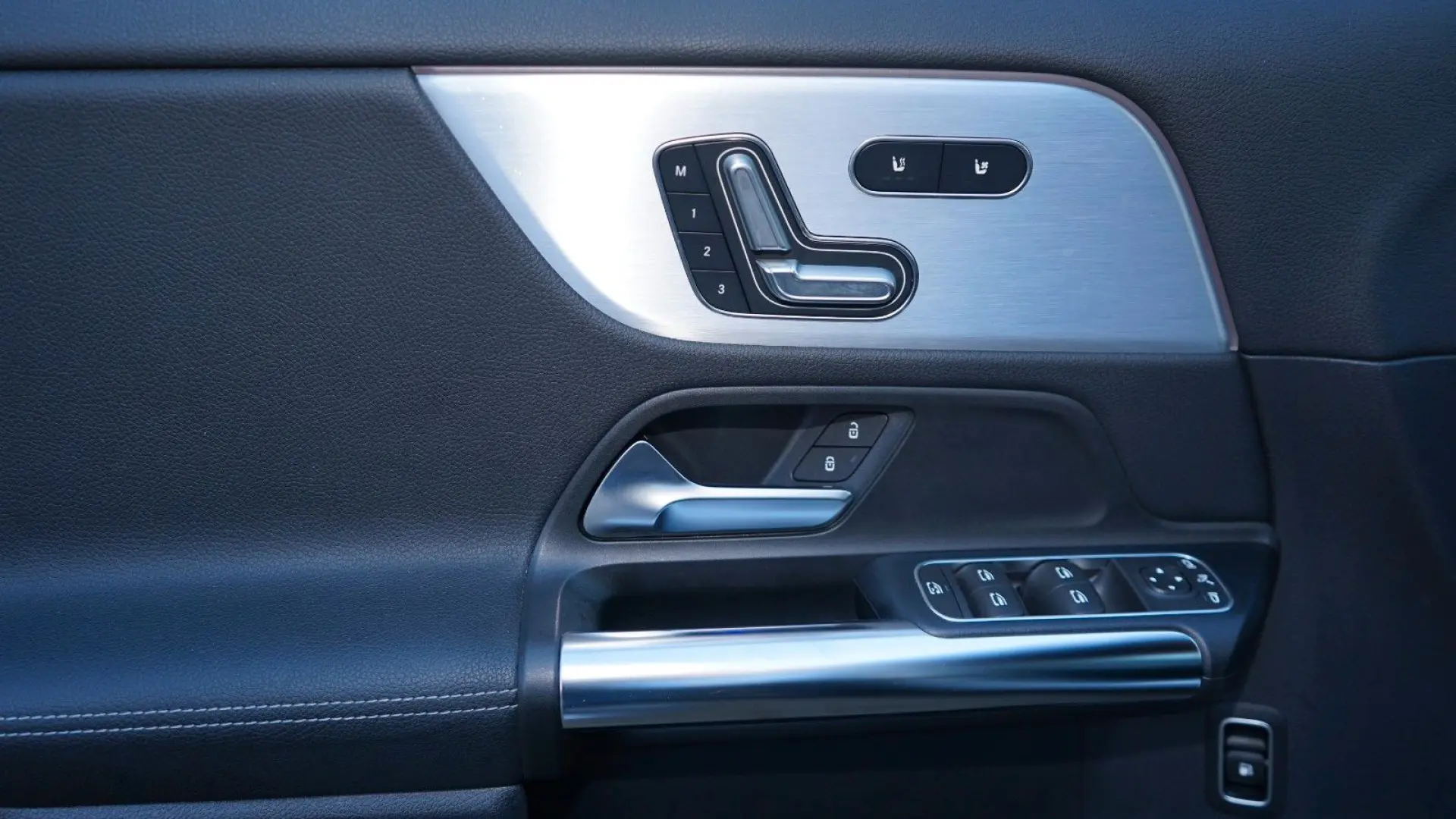 GLA 250 e PROGRESSIVE HUD ACC AHK