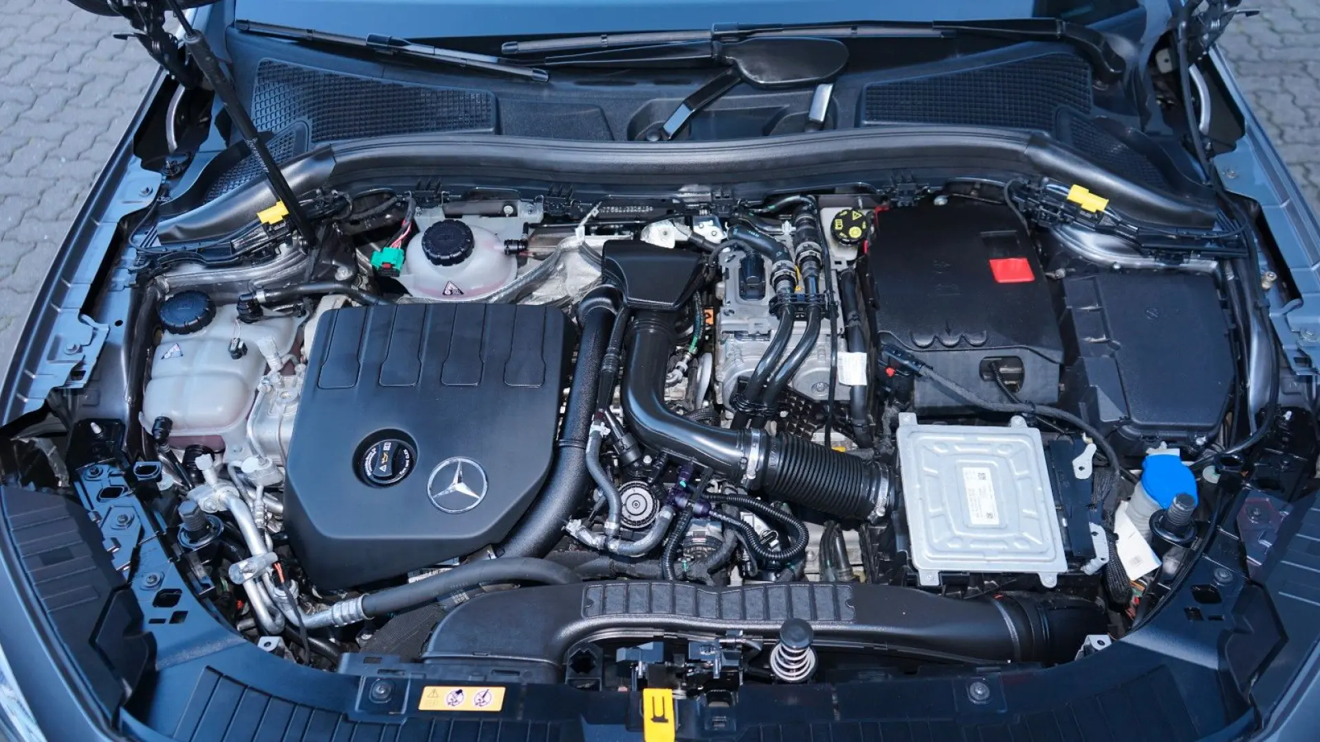 GLA 250 e PROGRESSIVE HUD ACC AHK