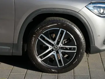 GLA 250 e PROGRESSIVE HUD ACC AHK