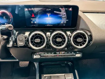 GLA 250 e STYLE MULTIB PANO AHK DISTRONIC KAMERA