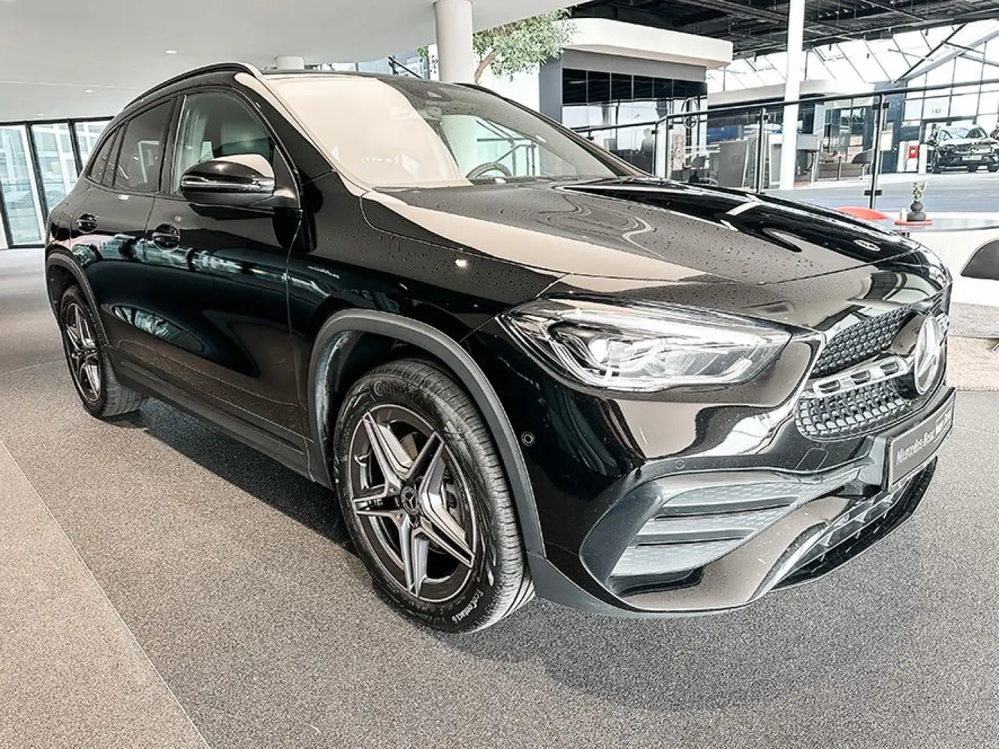 GLA 250 e AMG NIGHT LED AHK MBUX THERMOTRONIC