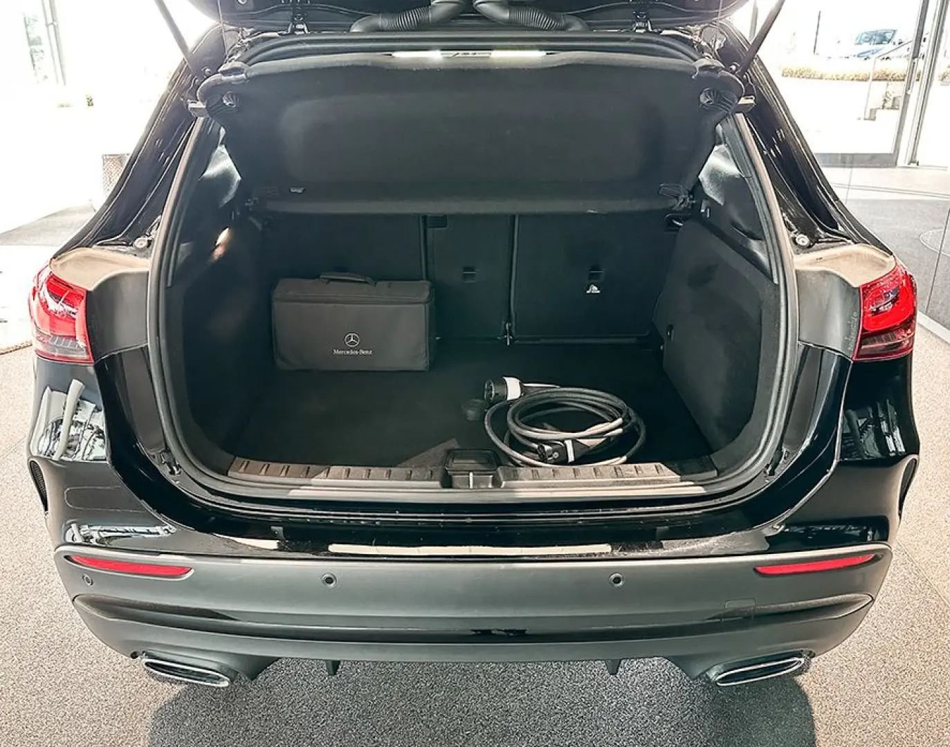 GLA 250 e AMG NIGHT LED AHK MBUX THERMOTRONIC