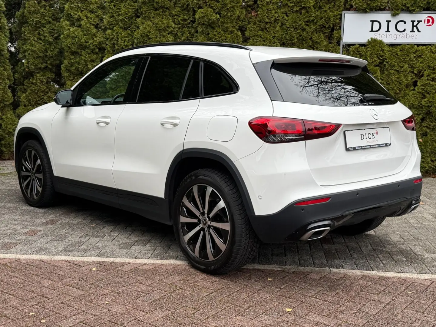 GLA 200 d 7G Night LED MBUX SHZ PANO 360  LEDER