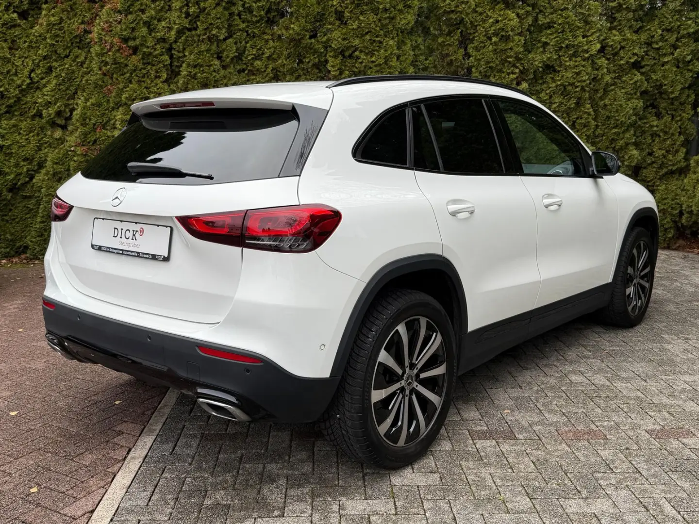 GLA 200 d 7G Night LED MBUX SHZ PANO 360  LEDER