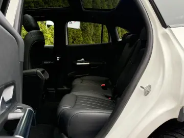 GLA 200 d 7G Night LED MBUX SHZ PANO 360  LEDER