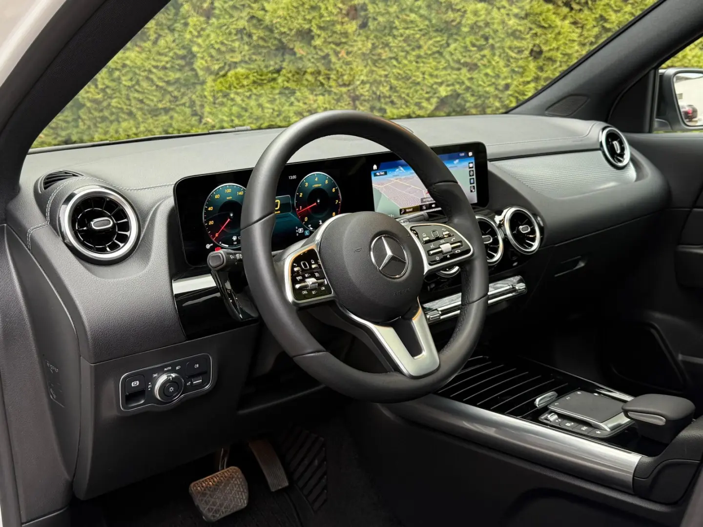 GLA 200 d 7G Night LED MBUX SHZ PANO 360  LEDER