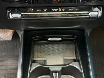 GLA 200 d 7G Night LED MBUX SHZ PANO 360  LEDER