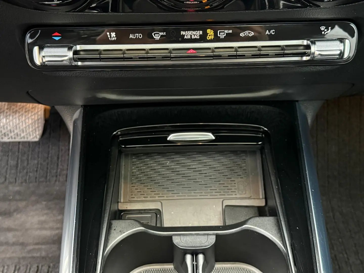 GLA 200 d 7G Night LED MBUX SHZ PANO 360  LEDER