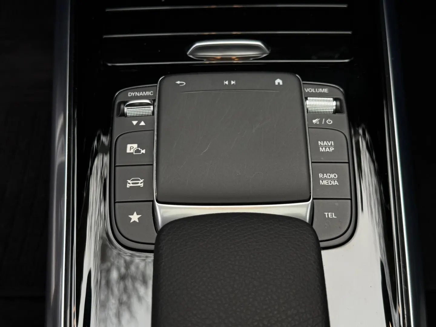 GLA 200 d 7G Night LED MBUX SHZ PANO 360  LEDER