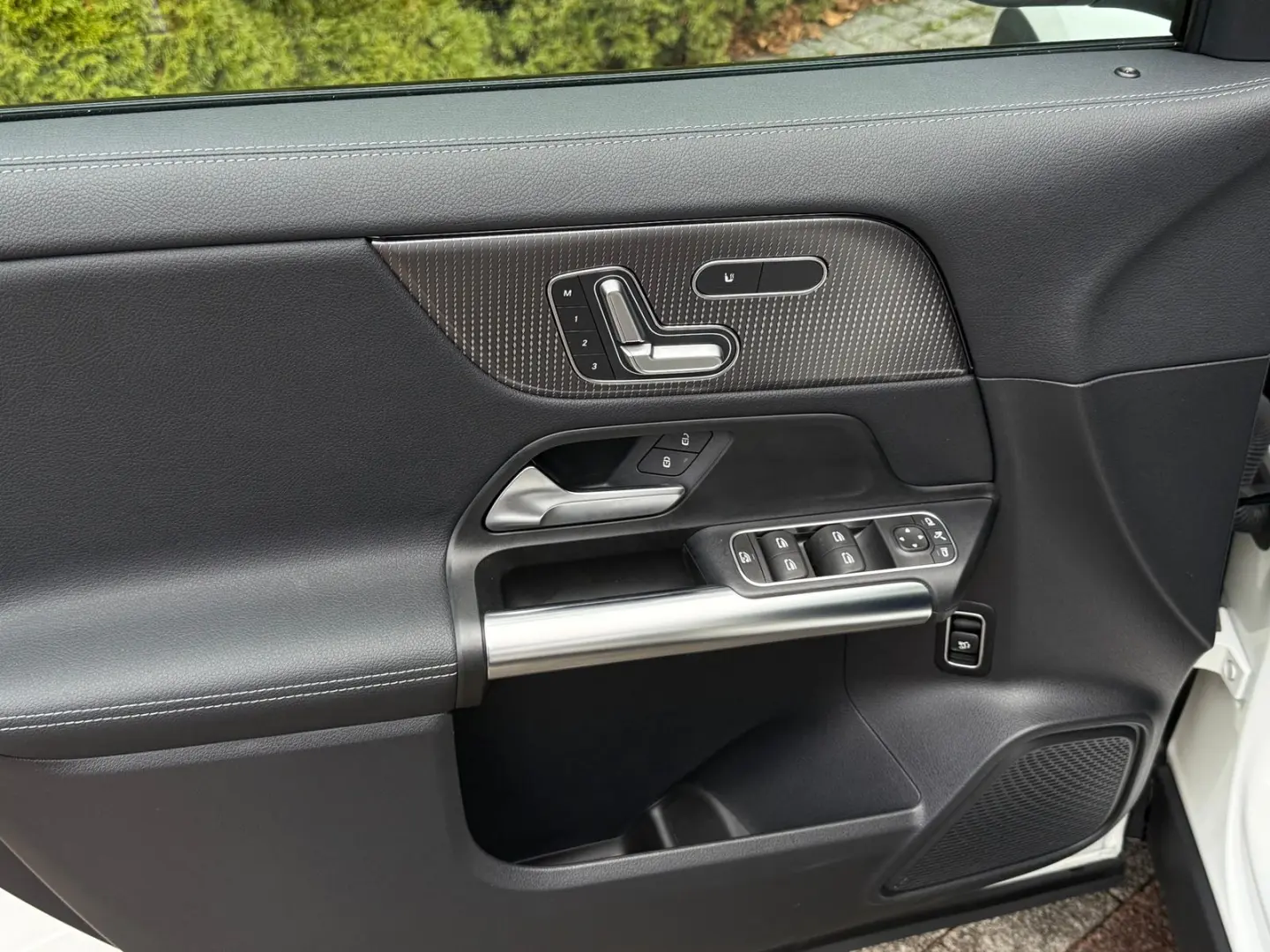 GLA 200 d 7G Night LED MBUX SHZ PANO 360  LEDER