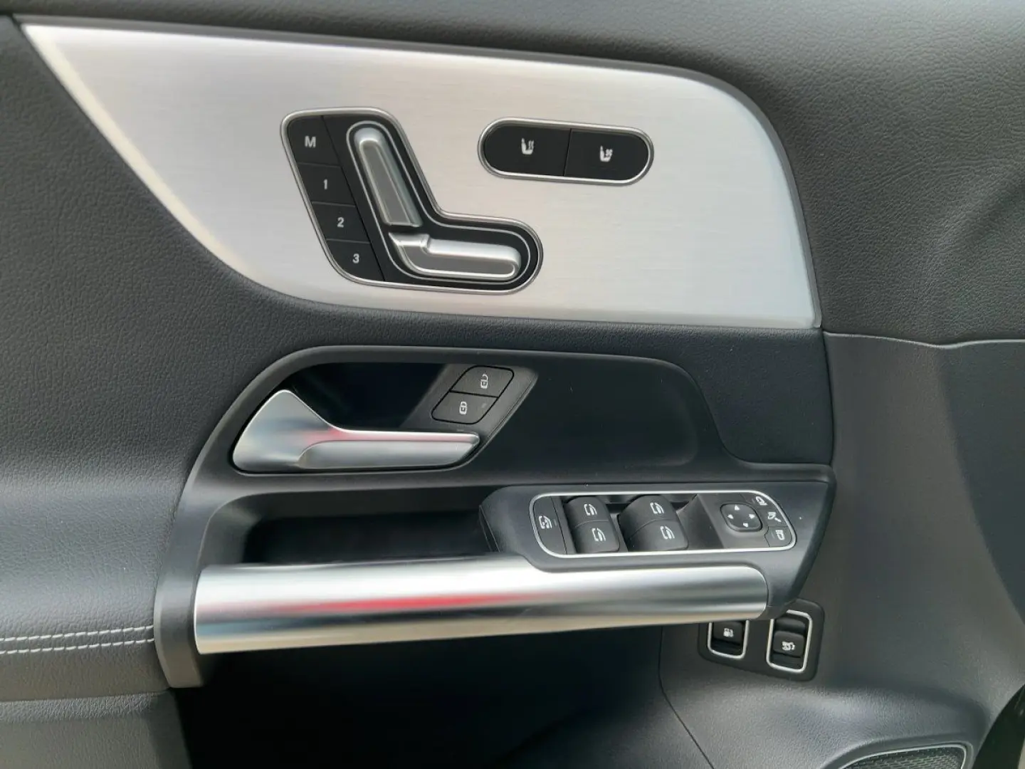 GLA 250 e Progressive Burm KeyGo MBeam TWA 360