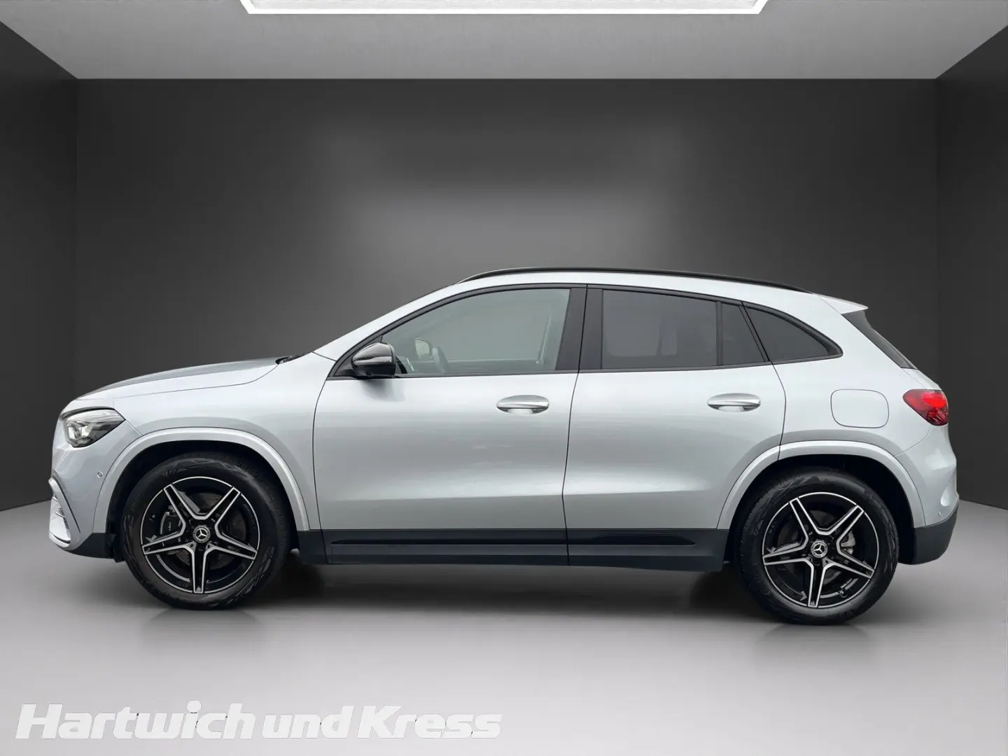 GLA 220 4Matic AMG Line AHK Pano Standhz Burmest