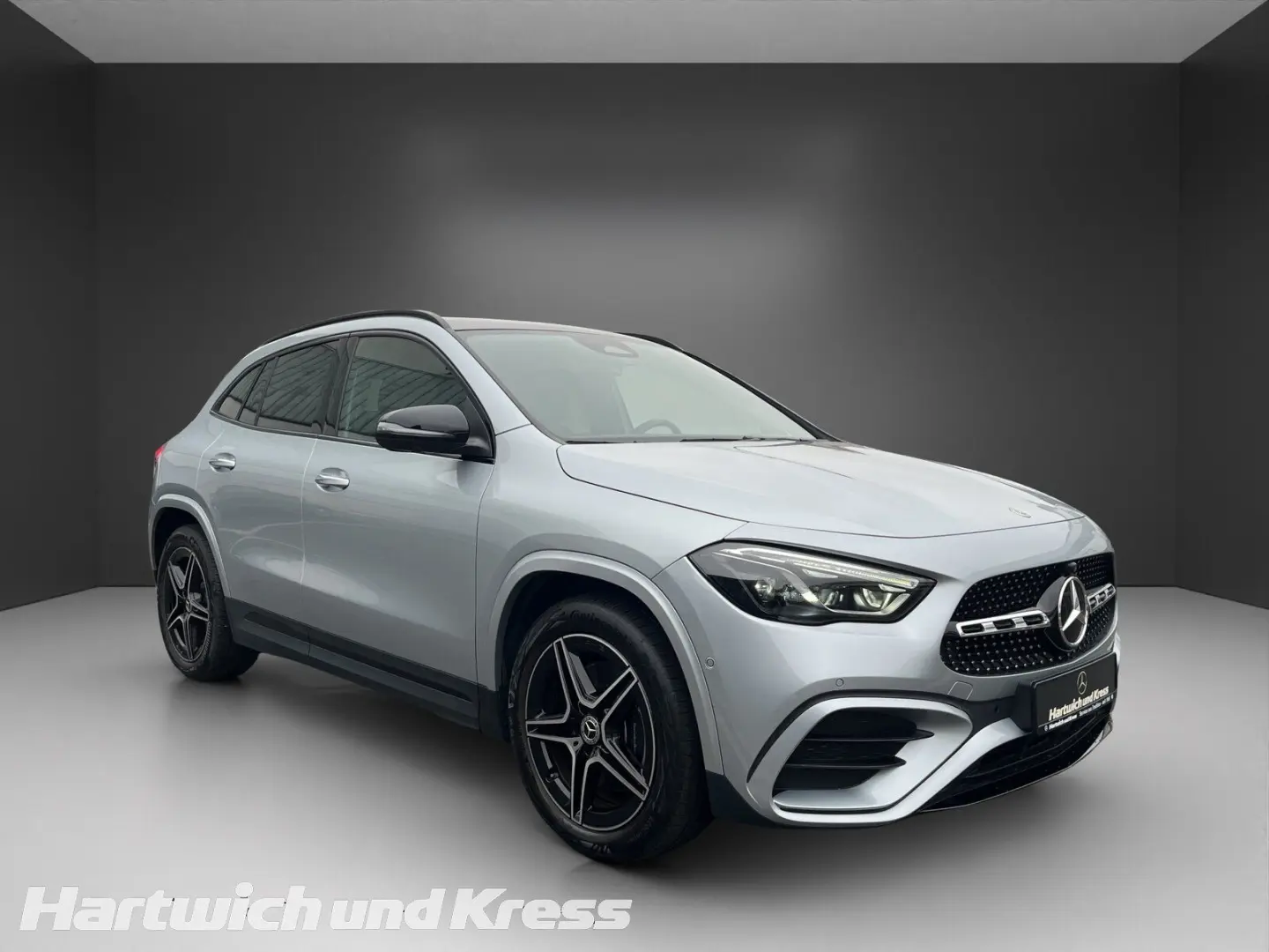 GLA 220 4Matic AMG Line AHK Pano Standhz Burmest