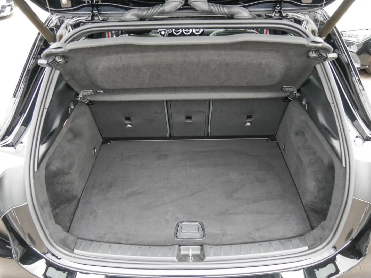 GLA 35 AMG 4M AMG MBEAM LED NIGHT AMBIENTE MBUX