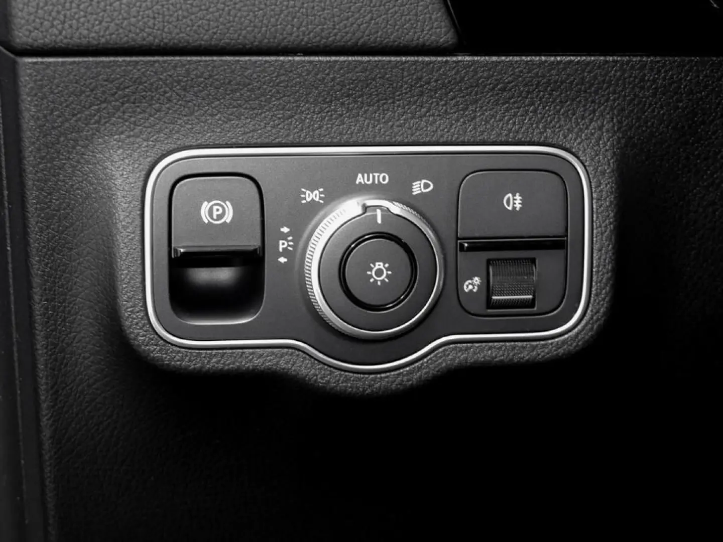 GLA 180 AMG-Sport Pano Night 360 MBeam Totw