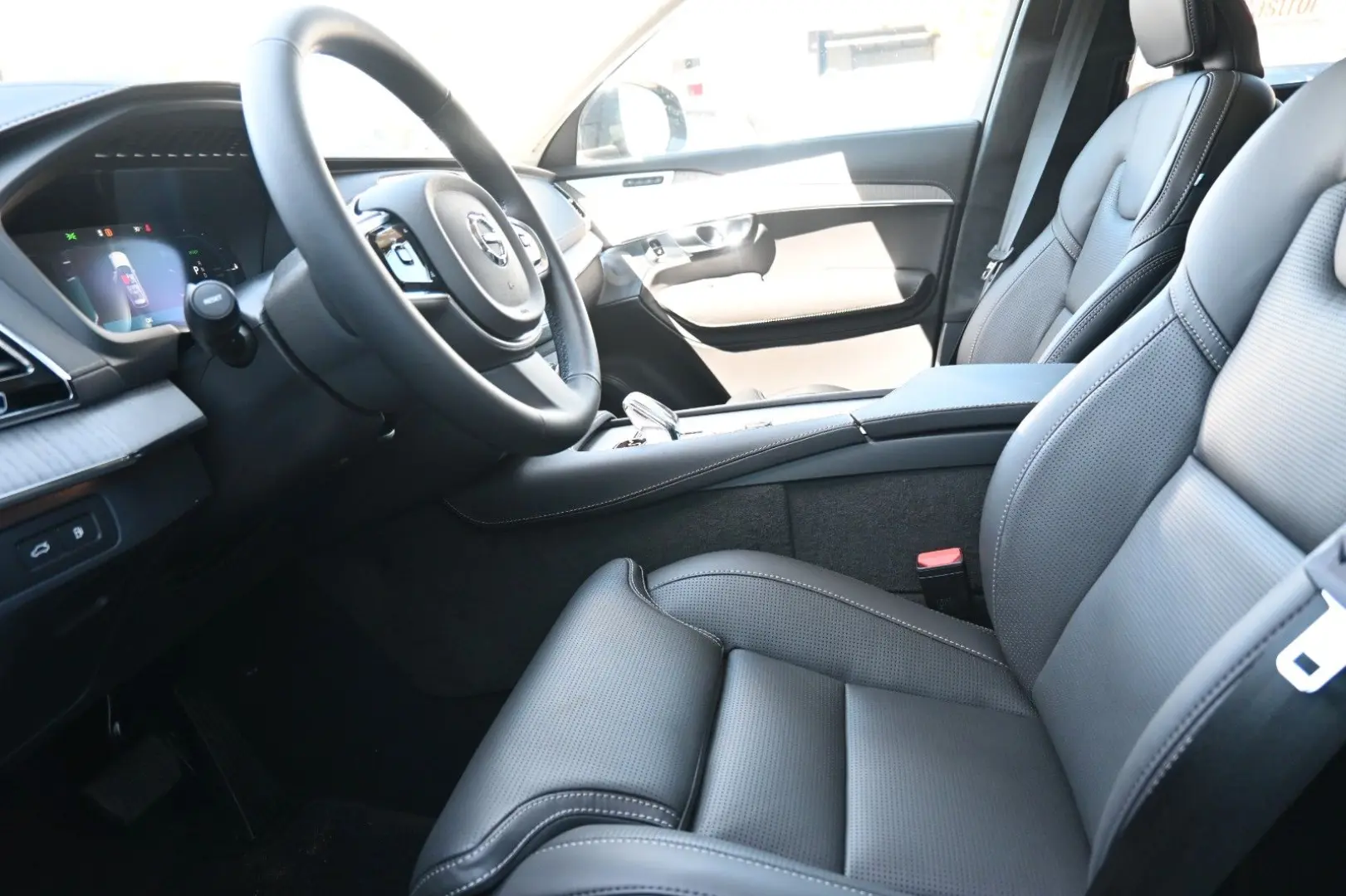 XC90 T8 Recharge AWD Ultra Dark LUFT B&W Massage