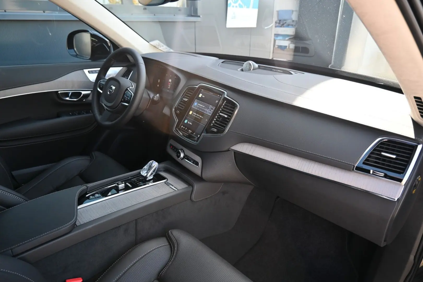 XC90 T8 Recharge AWD Ultra Dark LUFT B&W Massage