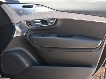 XC90 T8 Recharge AWD Ultra Dark LUFT B&W Massage