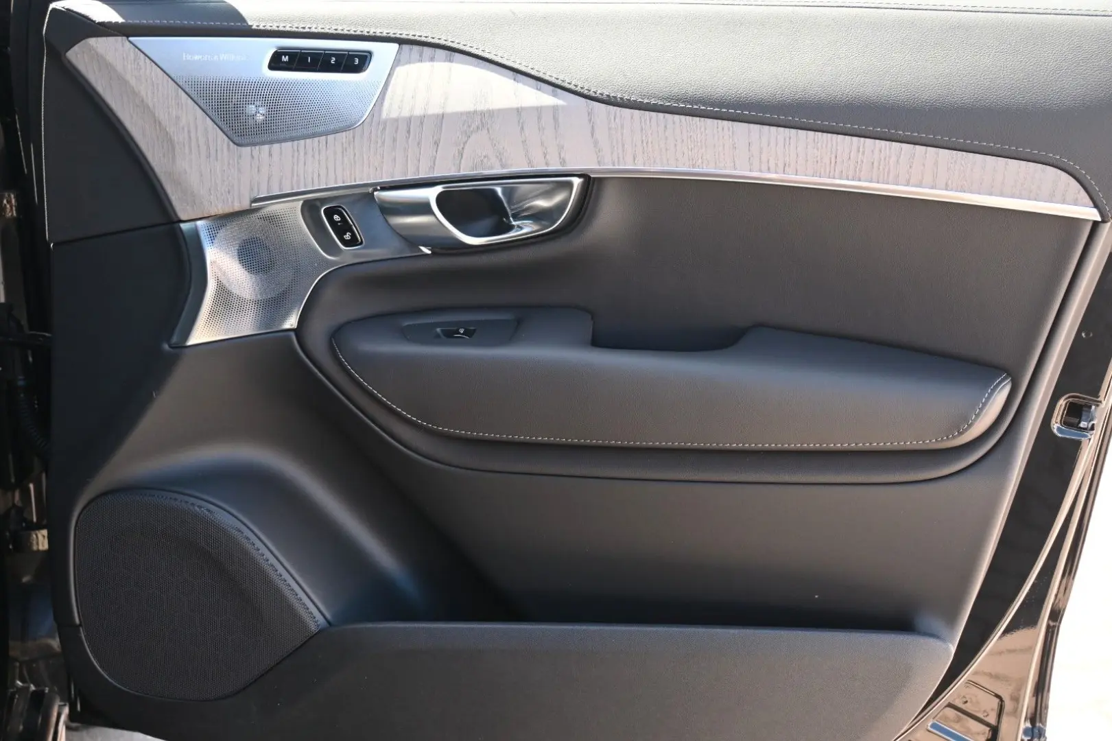 XC90 T8 Recharge AWD Ultra Dark LUFT B&W Massage